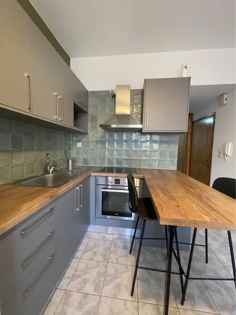 The bright one-bedroom, photo 1